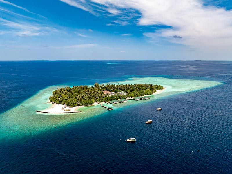 A-Traditional-Resort-with-a-Remarkable-House-Reef